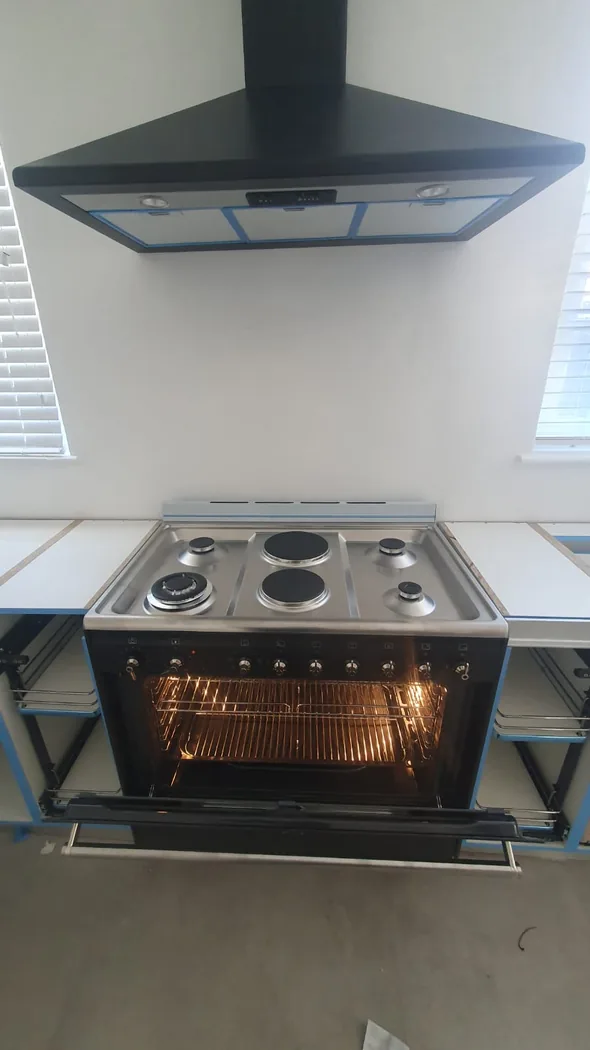 Stove and extractor installation